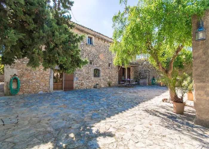 Charming Country House For 8 Adults
